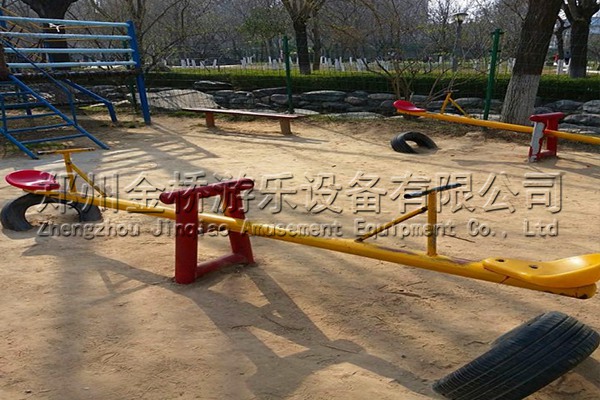 蹺蹺板_體能樂園
