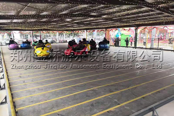 碰碰車游樂設(shè)備