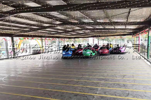 碰碰車游樂設(shè)備