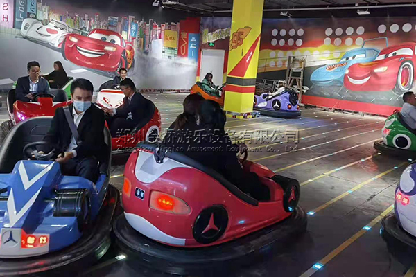 碰碰車游樂設(shè)備